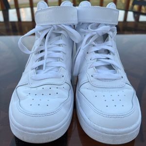 Nike Youth Air Force 1 Mid Shoe (white)